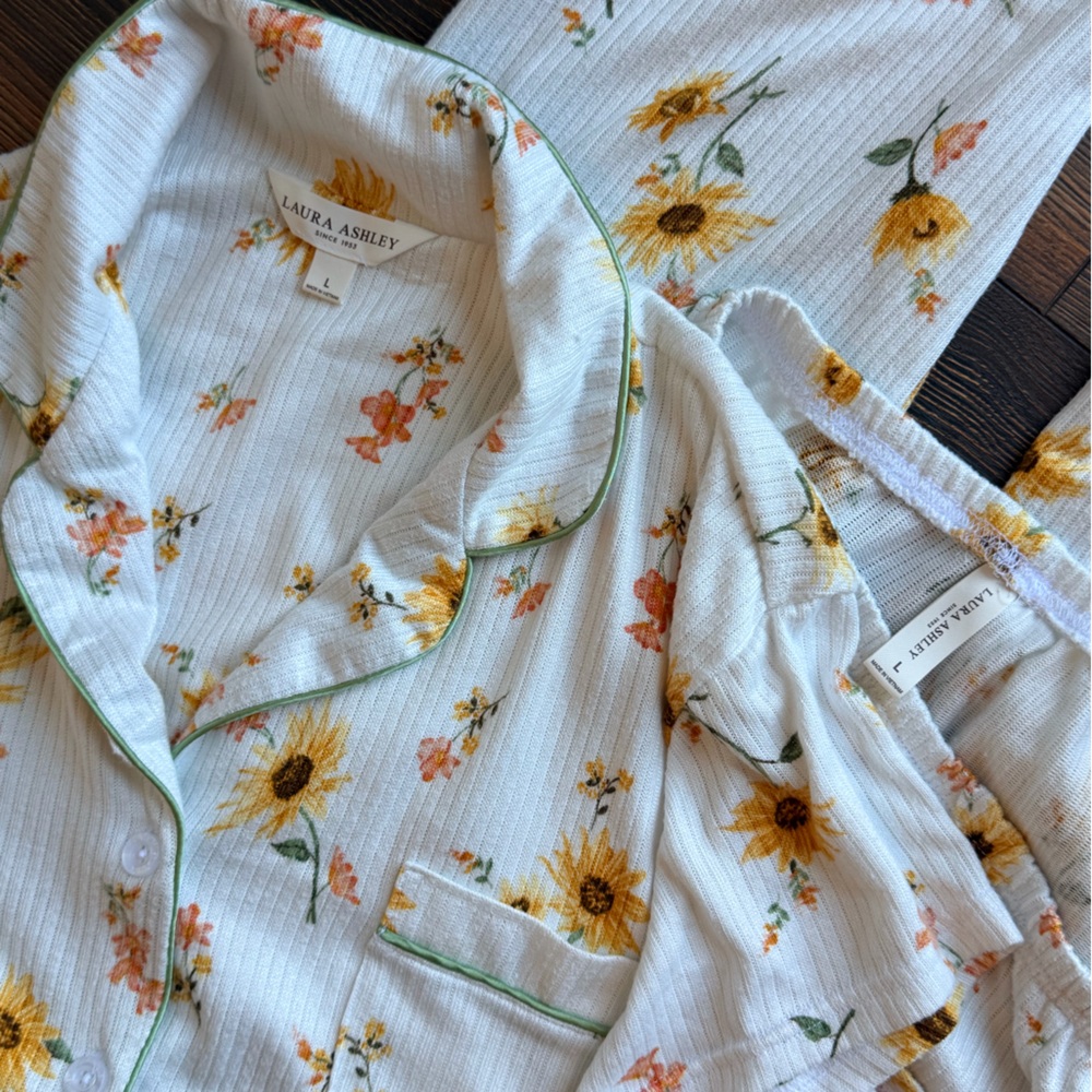 Laura Ashley Sunflower Pajama Set Cottagecore Floral
Ribbed Y2K Matching